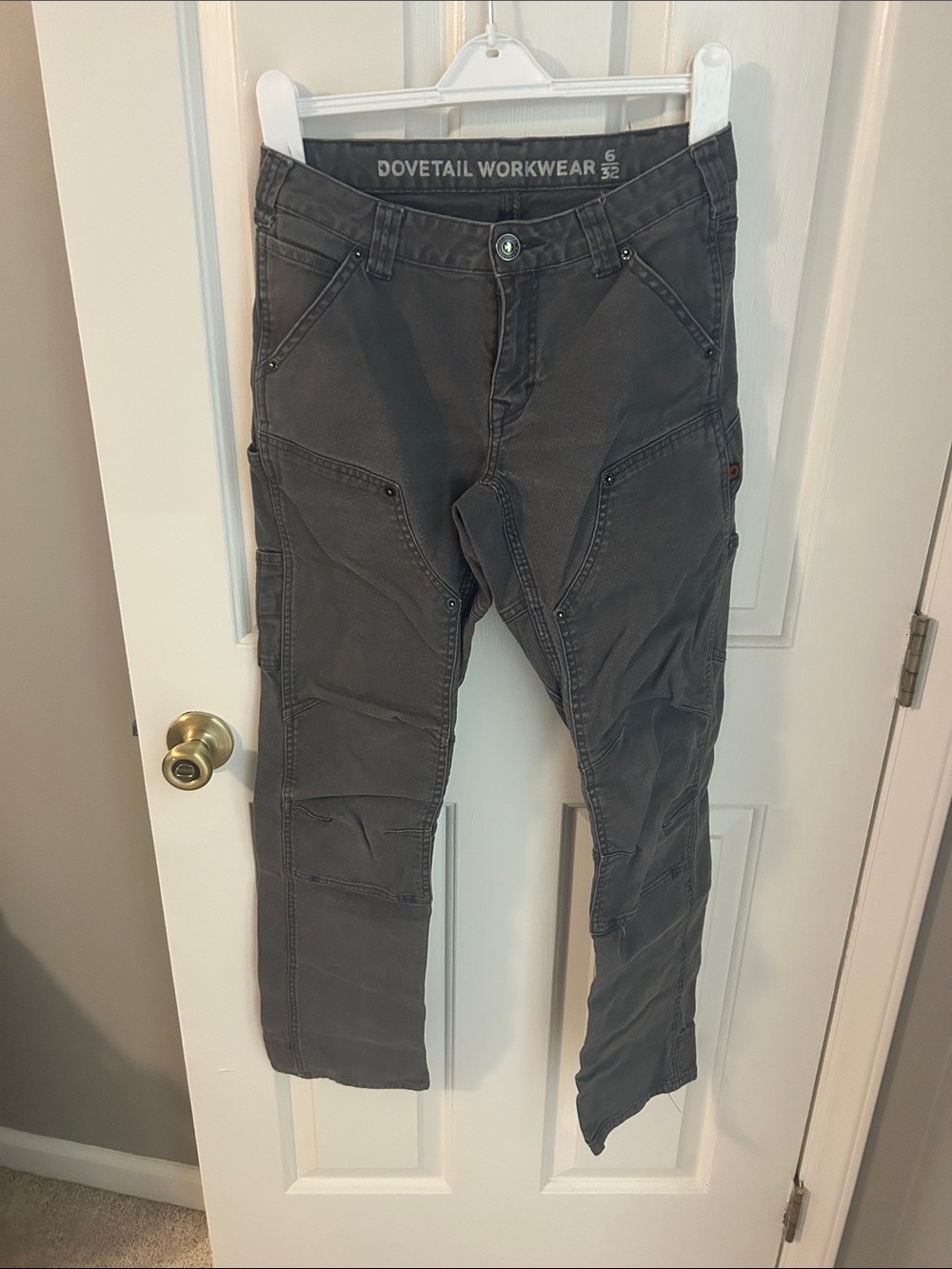 Dovetail Workwear Women's Straight Leg Jeans in Dark Gray
